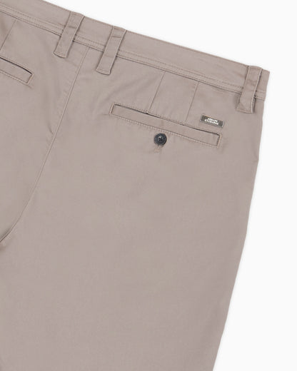 Flat front chino shorts in stretch cotton satin Essential