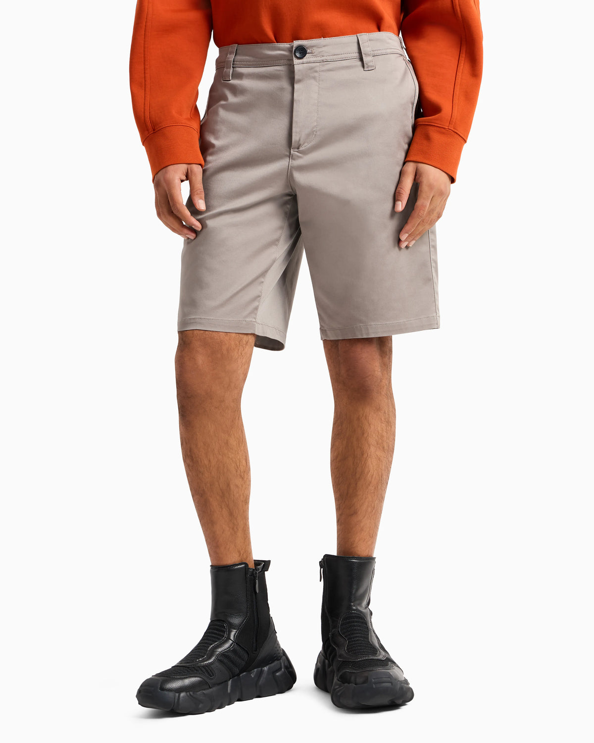 Flat front chino shorts in stretch cotton satin Essential