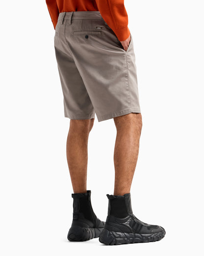 Flat front chino shorts in stretch cotton satin Essential