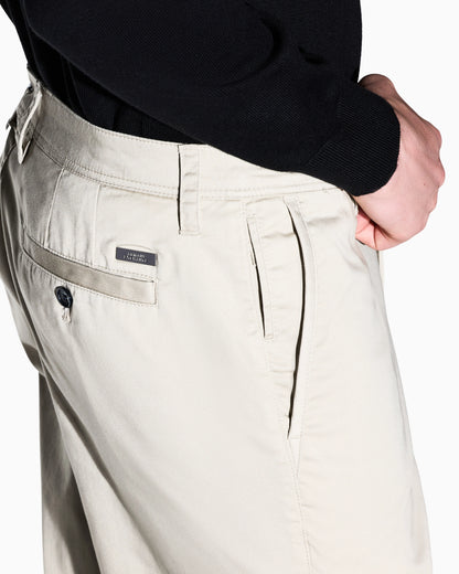 Flat front chino shorts in stretch cotton satin Essential