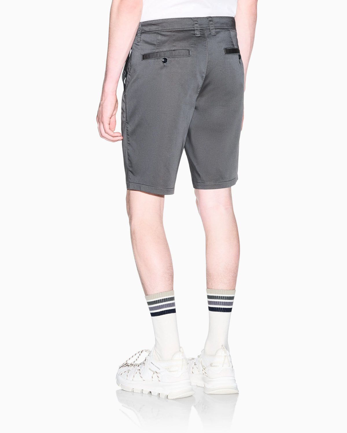 Flat front chino shorts in stretch cotton satin Essential