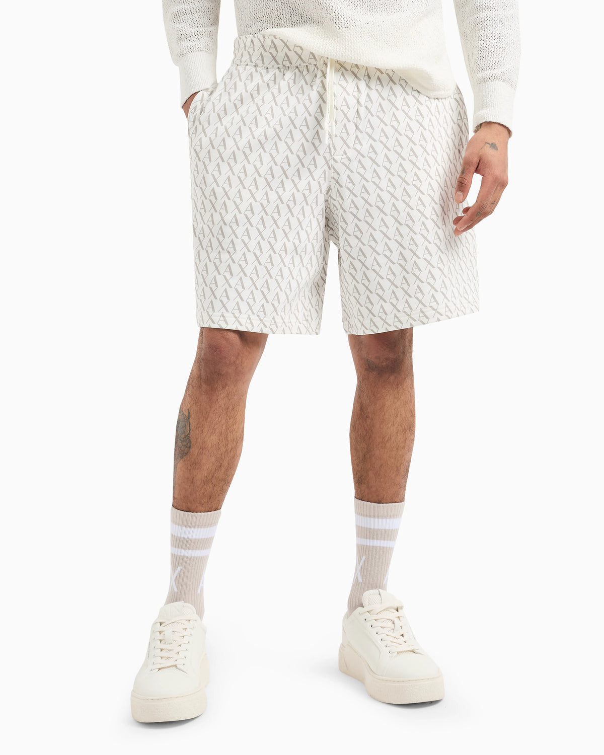 Trousers in flowing fabric
