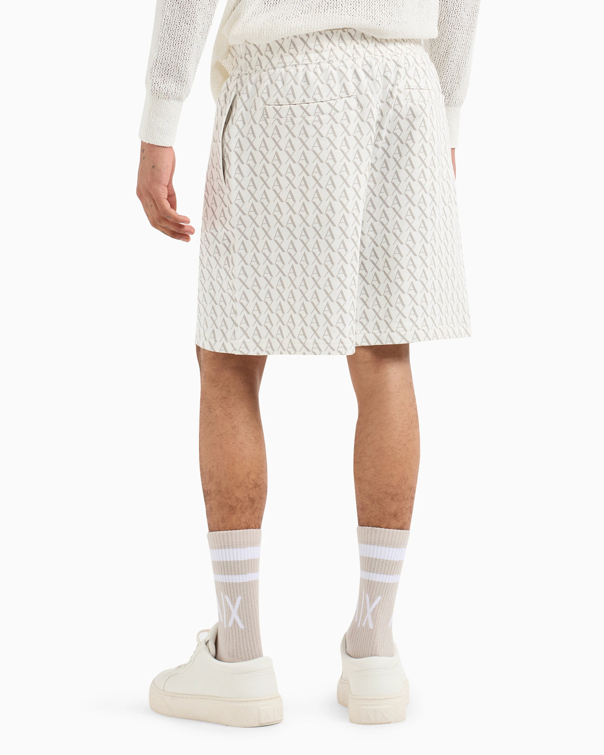 Trousers in flowing fabric