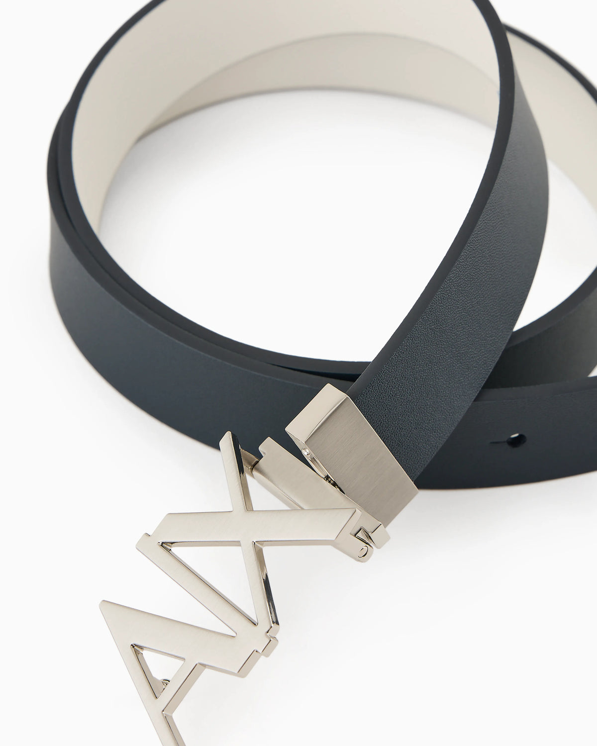 Leather belt with reversible plate buckle