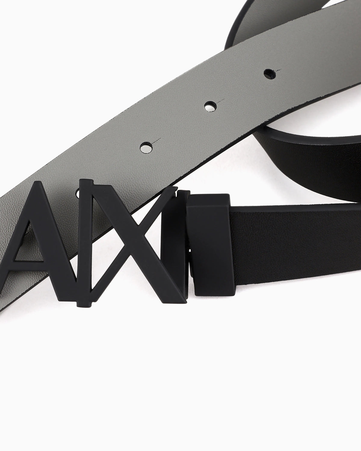 Leather belt with reversible plate buckle