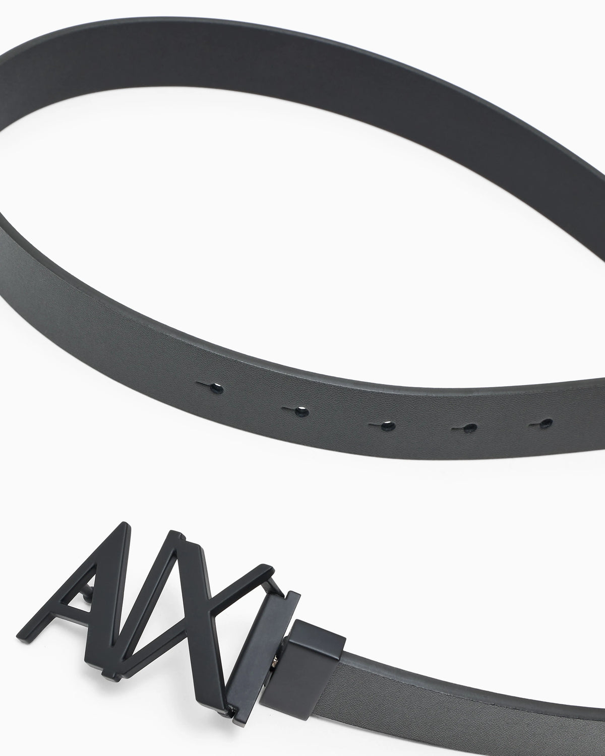Leather belt with reversible plate buckle