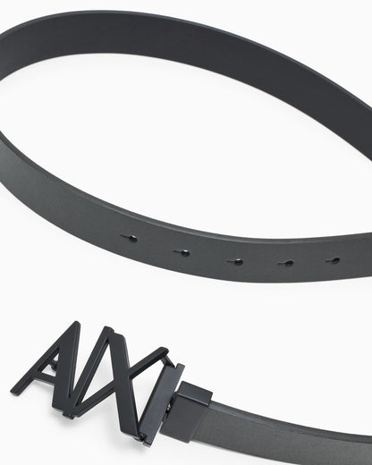 Leather belt with reversible plate buckle