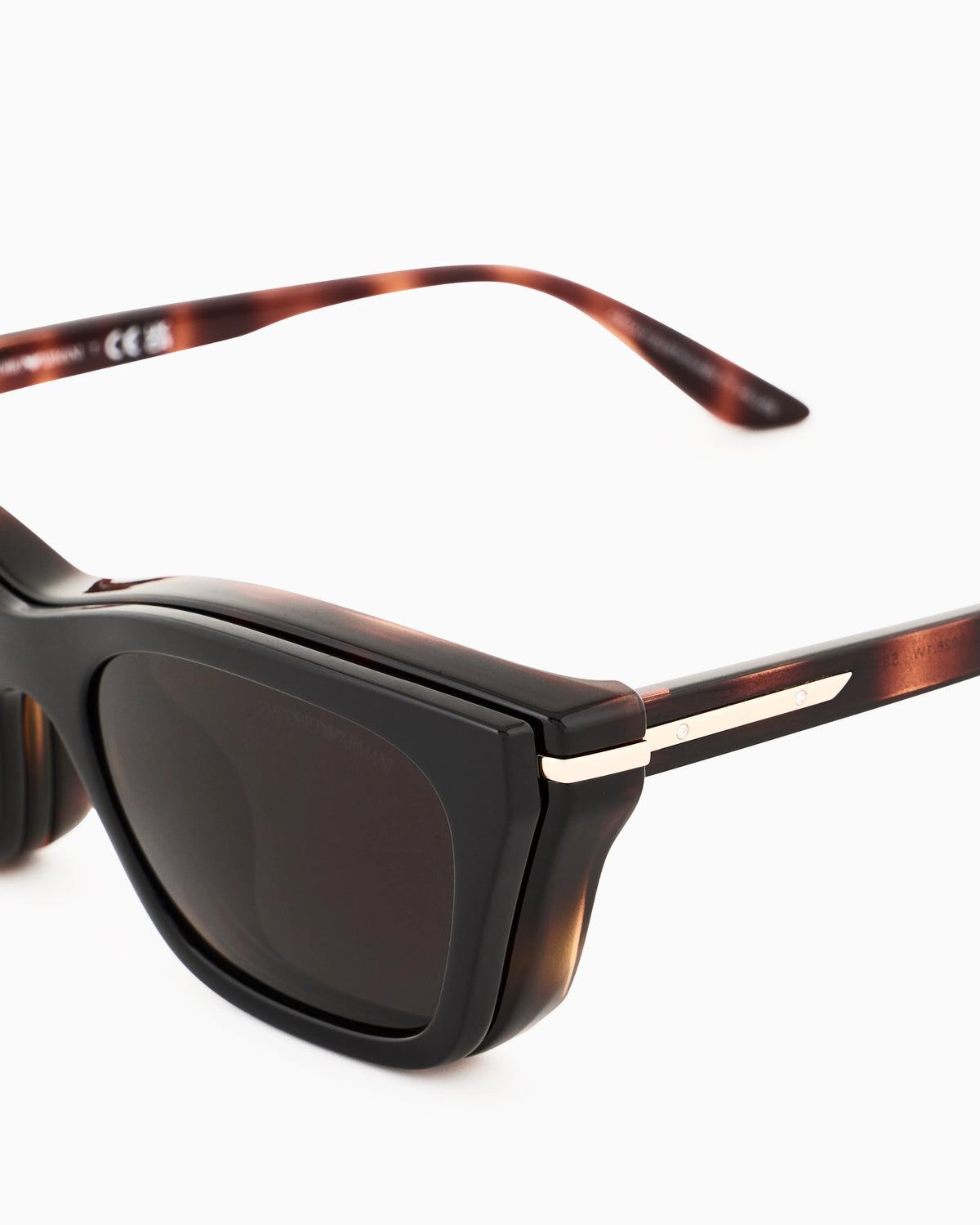 Women’s cat-eye sunglasses with clip-on lenses