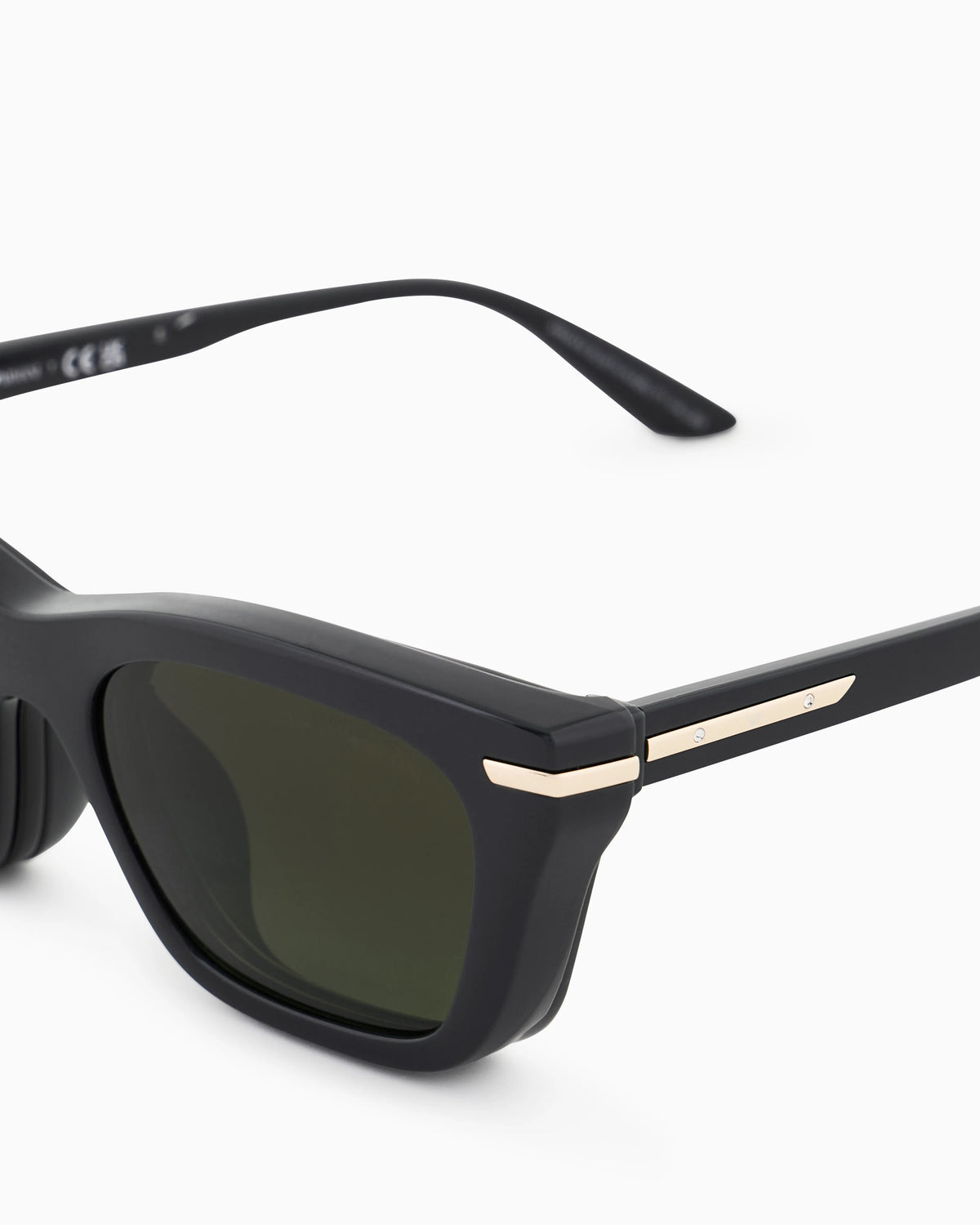 Women’s cat-eye sunglasses with clip-on lenses