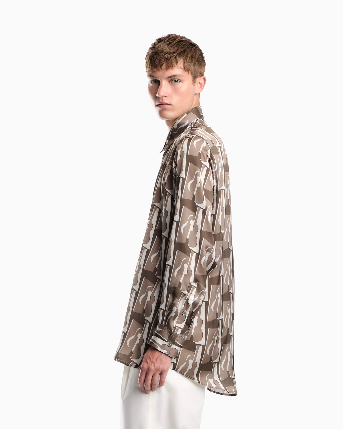 Printed shirt with a classic collar and abstract pattern