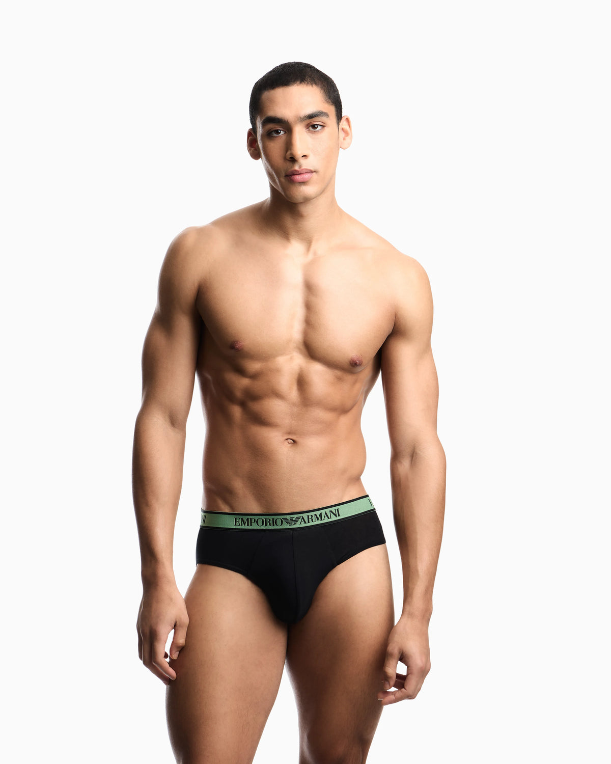 Three-pack of jersey briefs with an elastic logo waistband