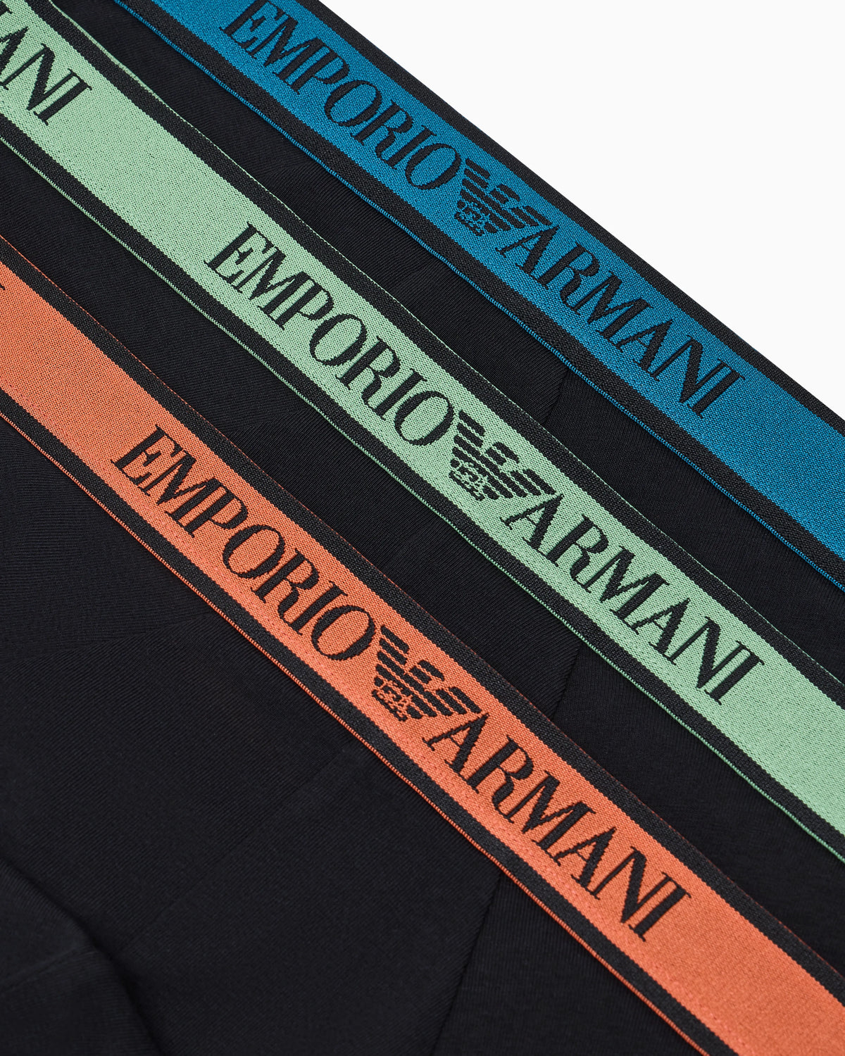 Three-pack of jersey briefs with an elastic logo waistband