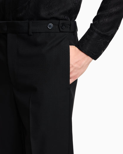 Trousers with a pleat in virgin wool with a technical finish