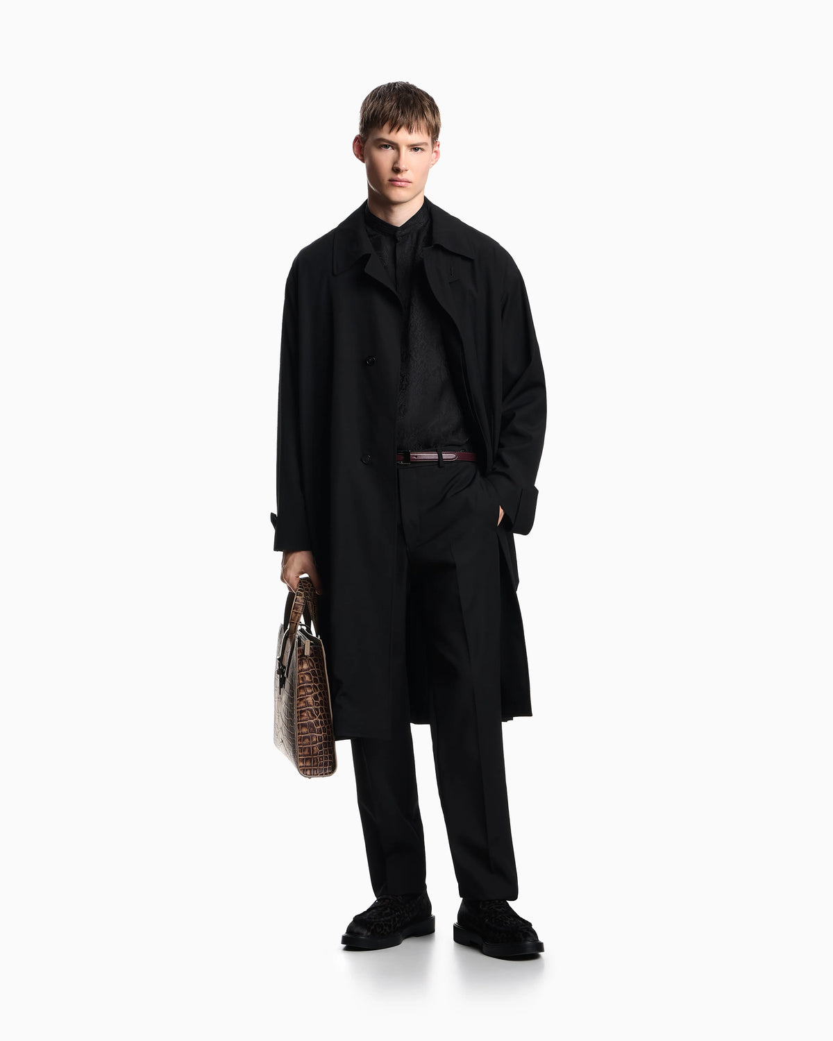Trousers with a pleat in virgin wool with a technical finish