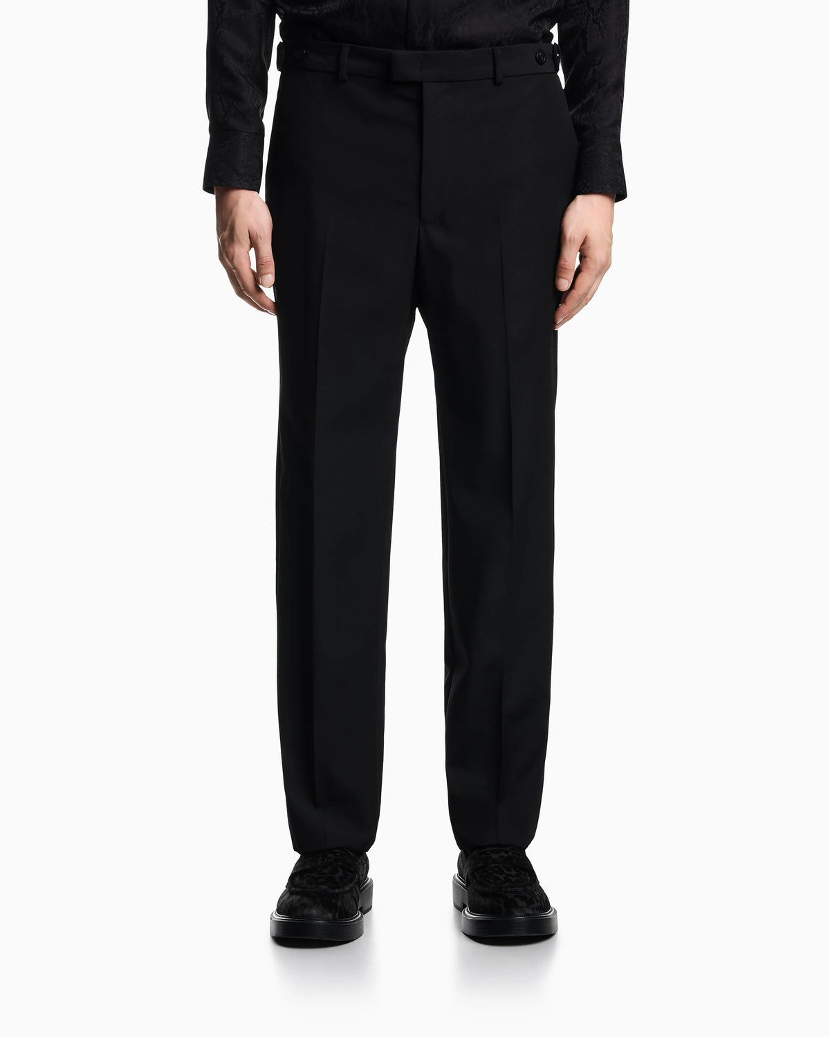 Trousers with a pleat in virgin wool with a technical finish