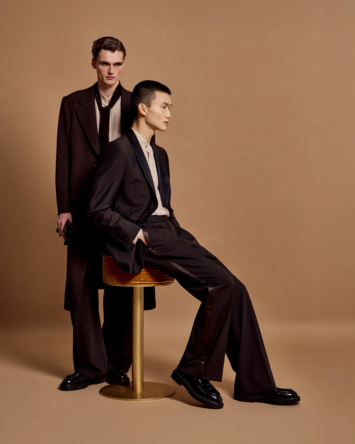 Pleated guru collar shirt in pure silk