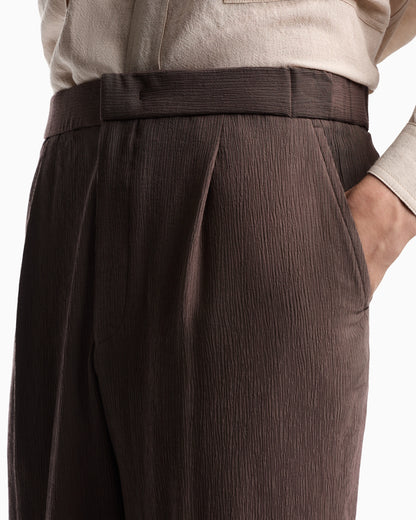 3D wrinkle-effect crêpe fabric trousers