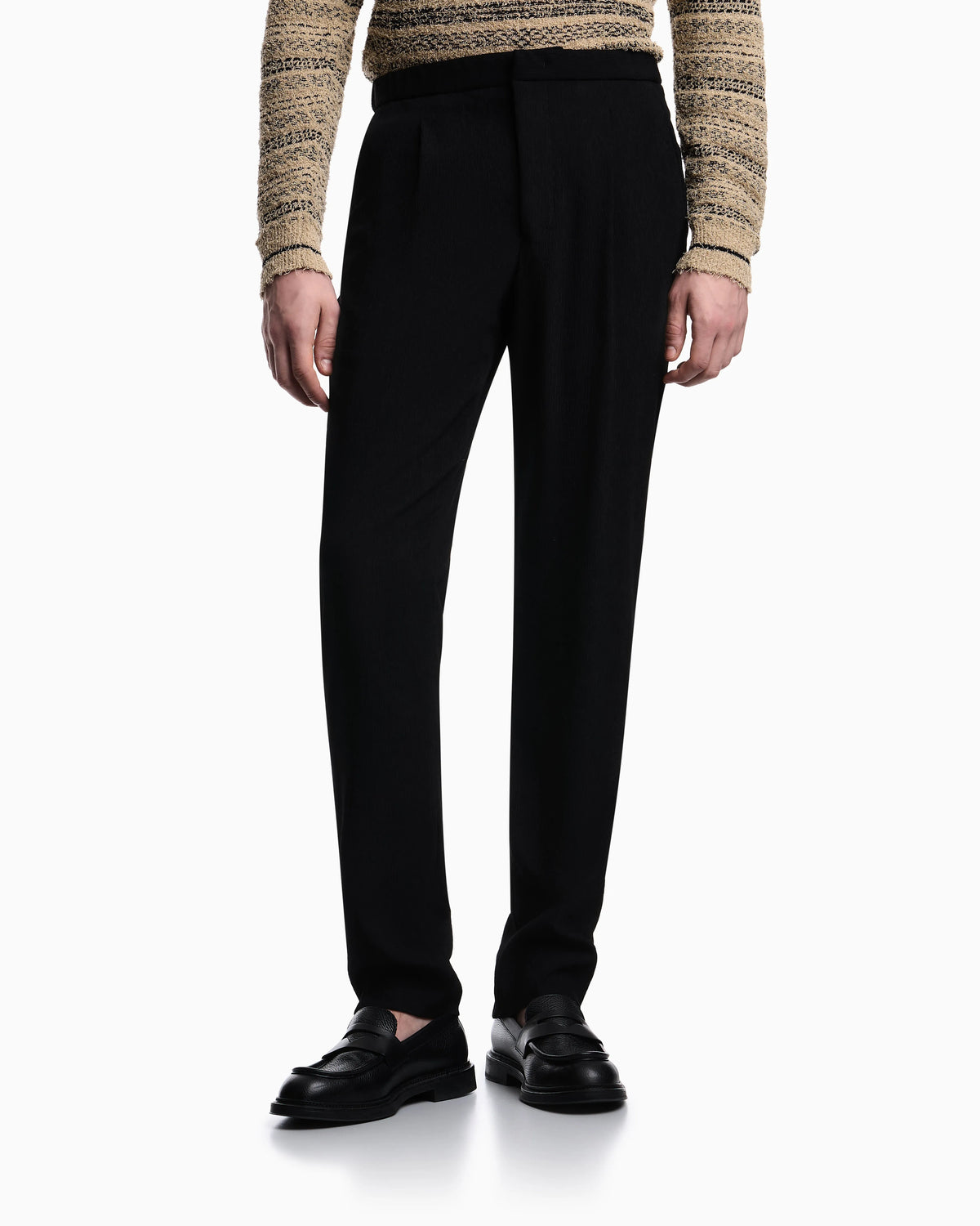 3D wrinkle-effect crêpe fabric trousers