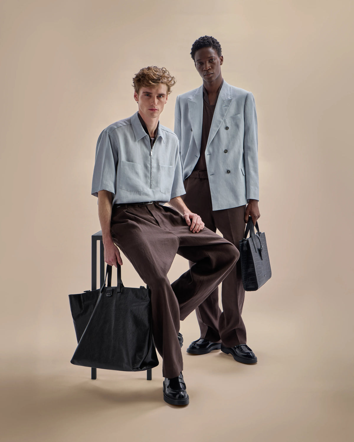 Pure linen shirt with partial zip