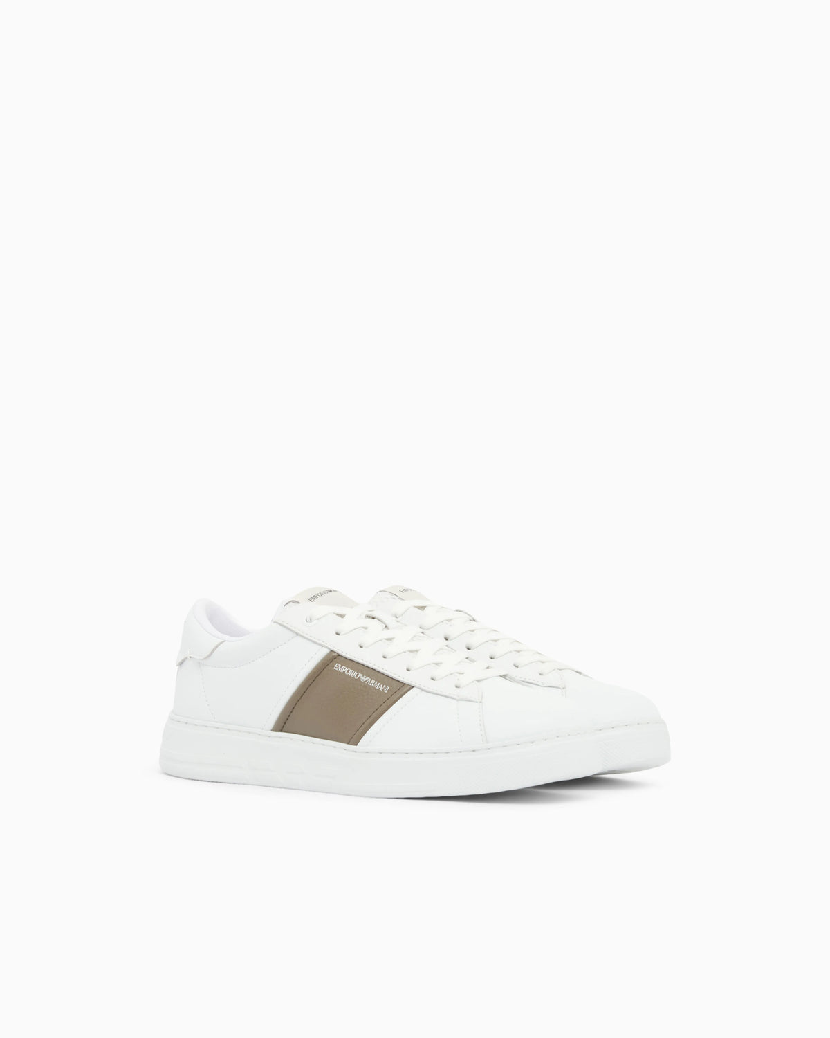 Leather sneakers with an embossed logo and contrasting panel