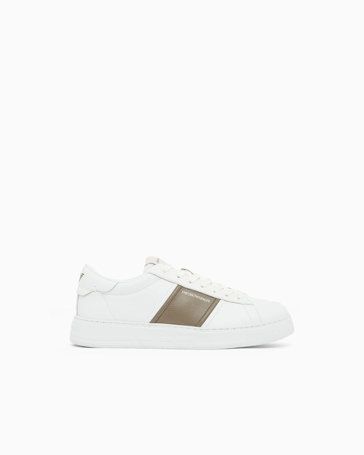 Leather sneakers with an embossed logo and contrasting panel
