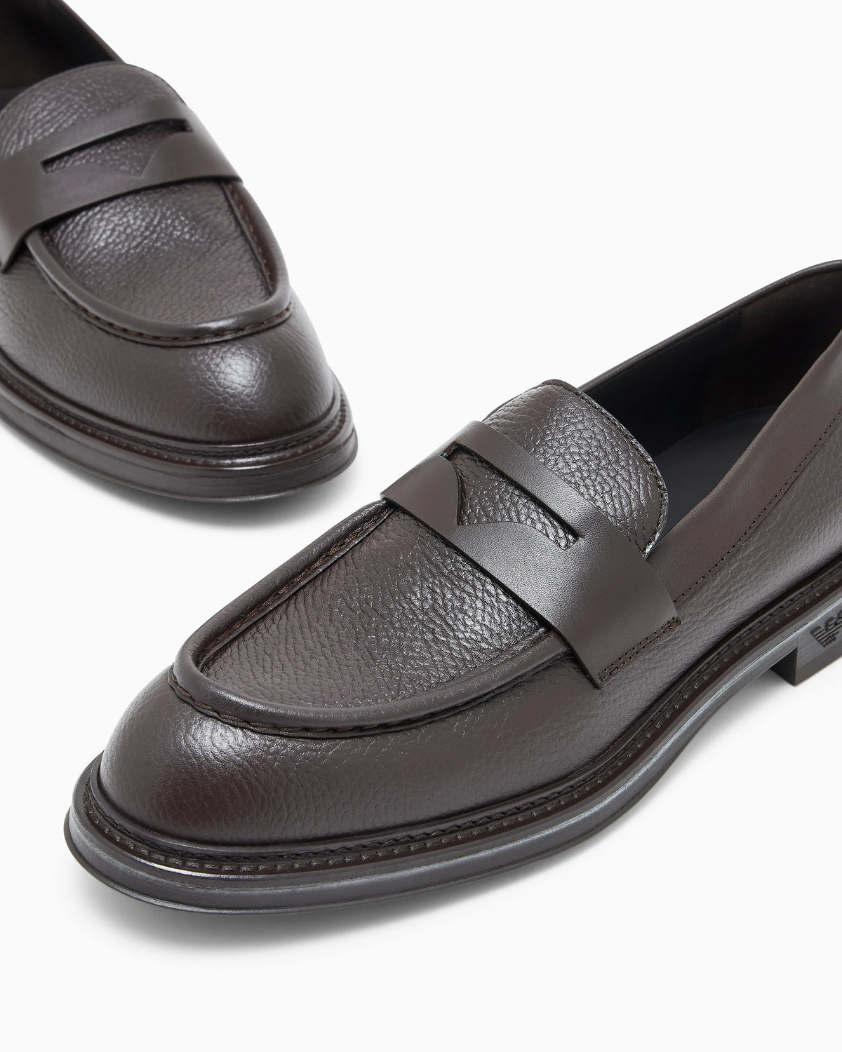 Slip-on loafer in pebbled leather with smooth inserts