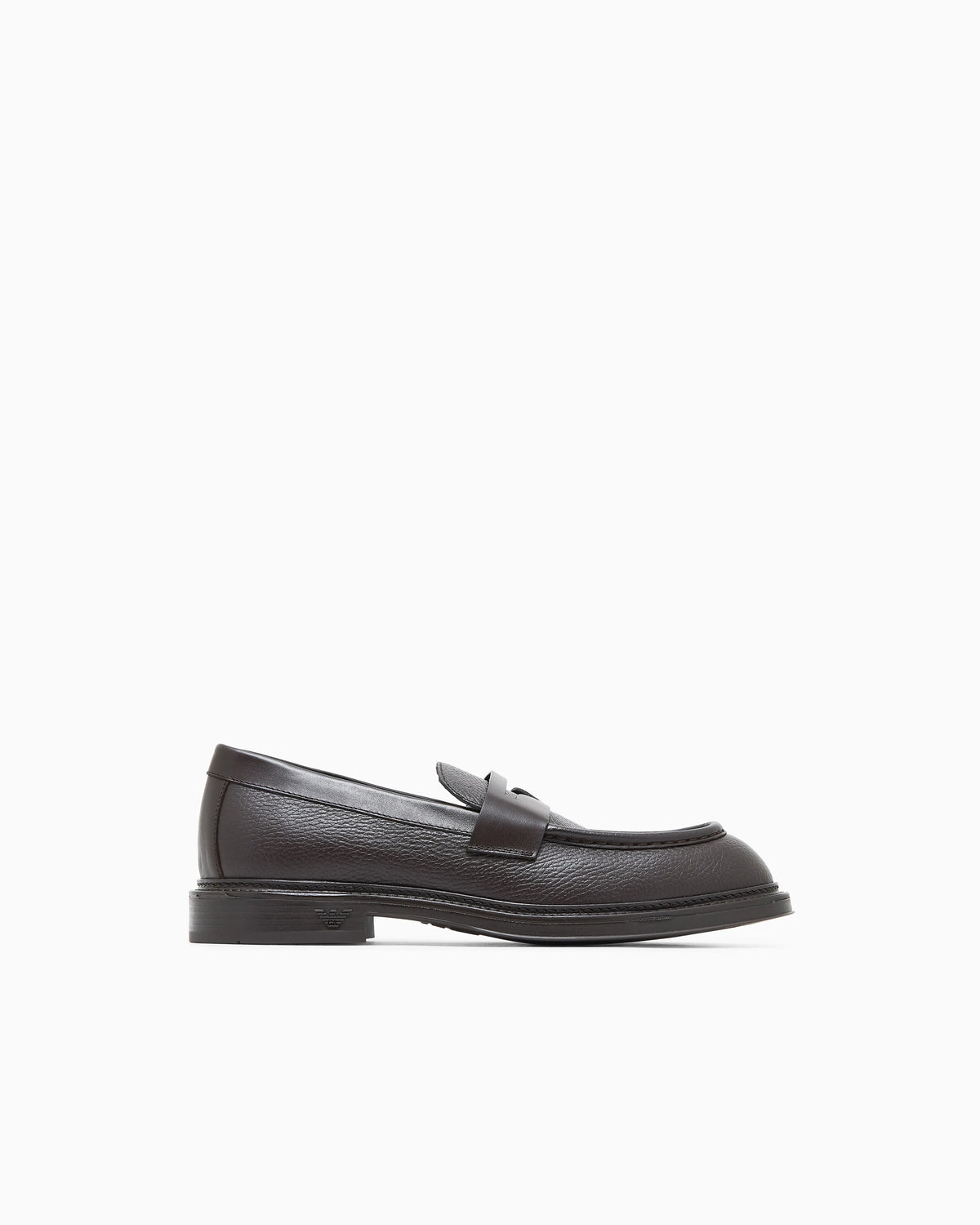 Slip-on loafer in pebbled leather with smooth inserts