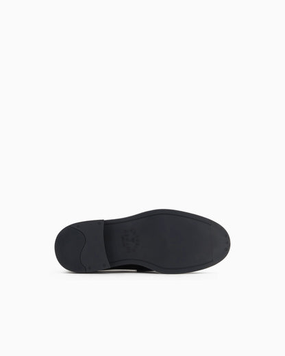 Slip-on loafer in pebbled leather with smooth inserts