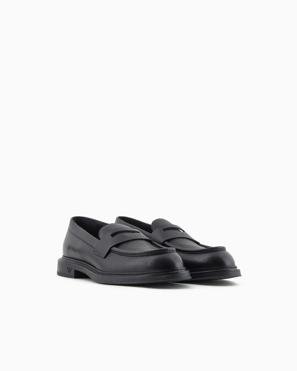 Slip-on loafer in pebbled leather with smooth inserts