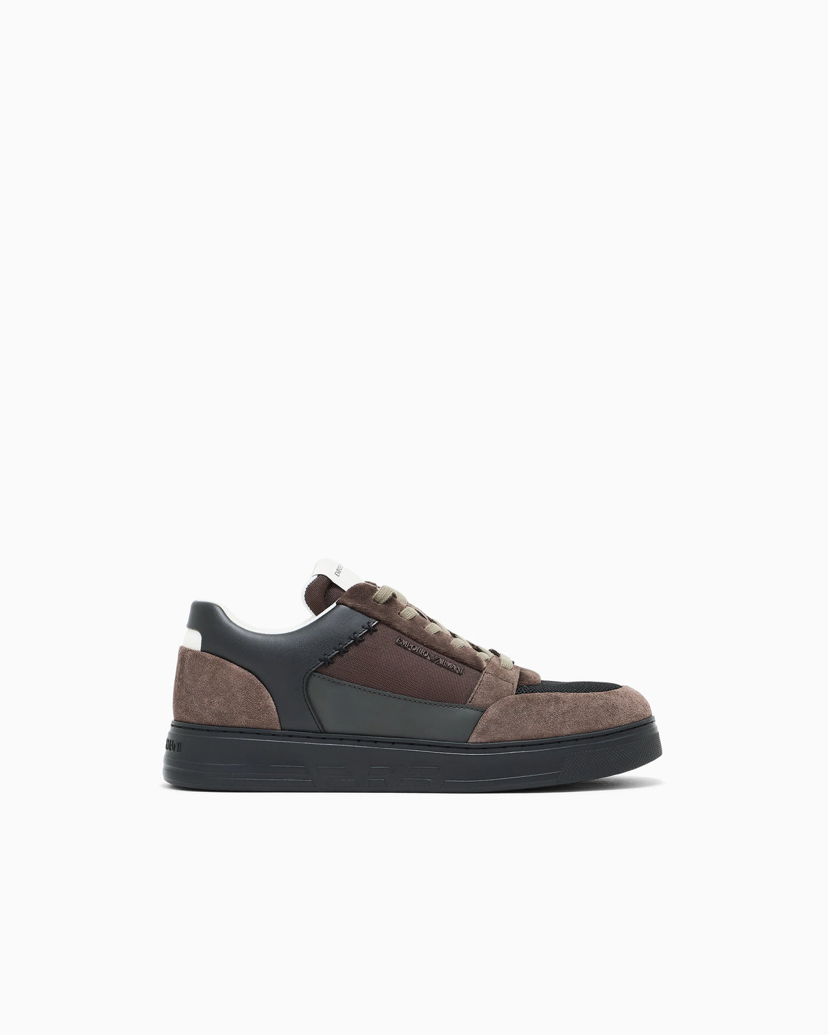 Sneakers low-top with suede and mesh upper and rubber sole