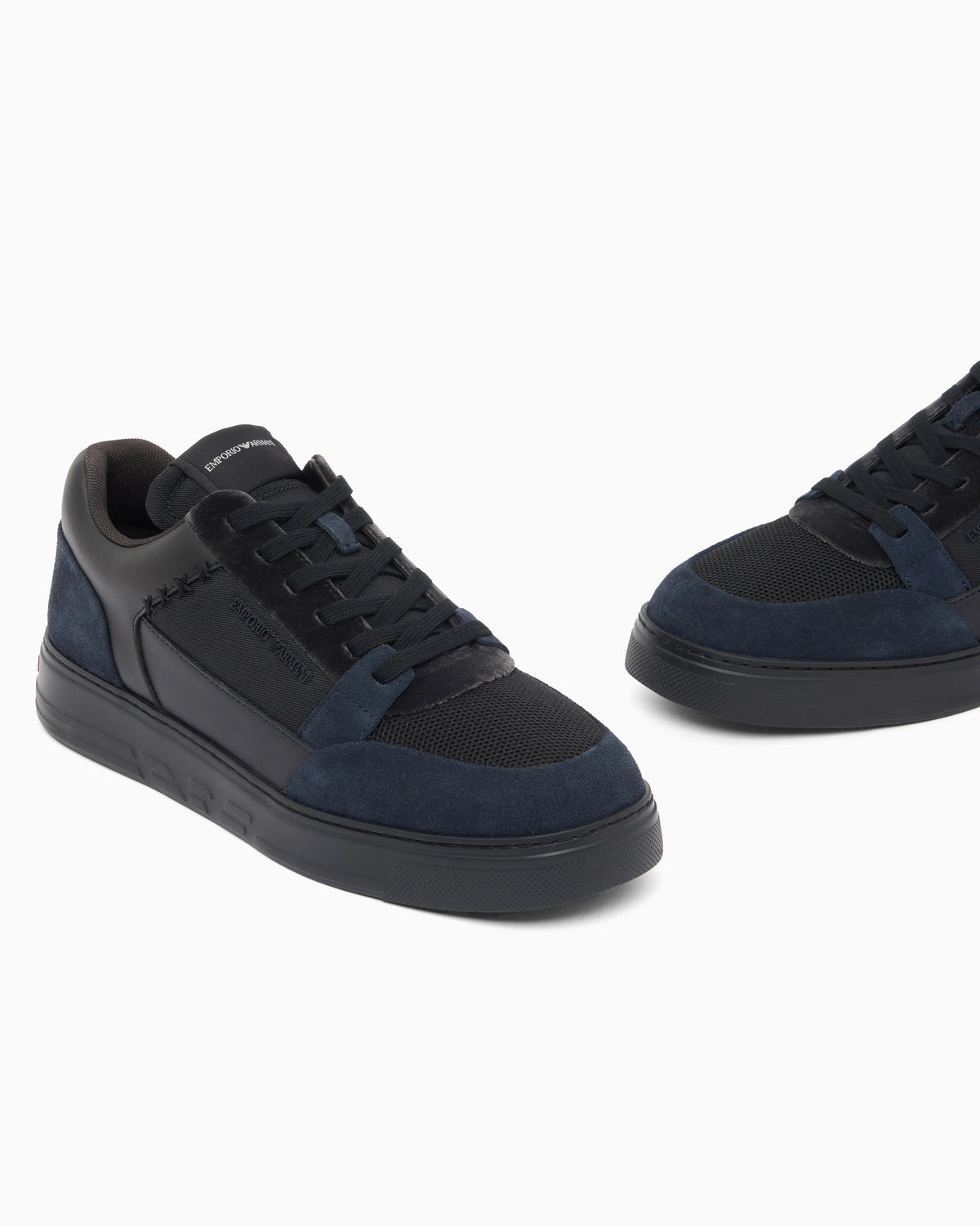 Sneakers low-top with suede and mesh upper and rubber sole