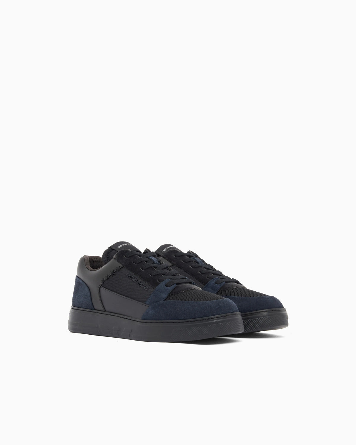 Sneakers low-top with suede and mesh upper and rubber sole