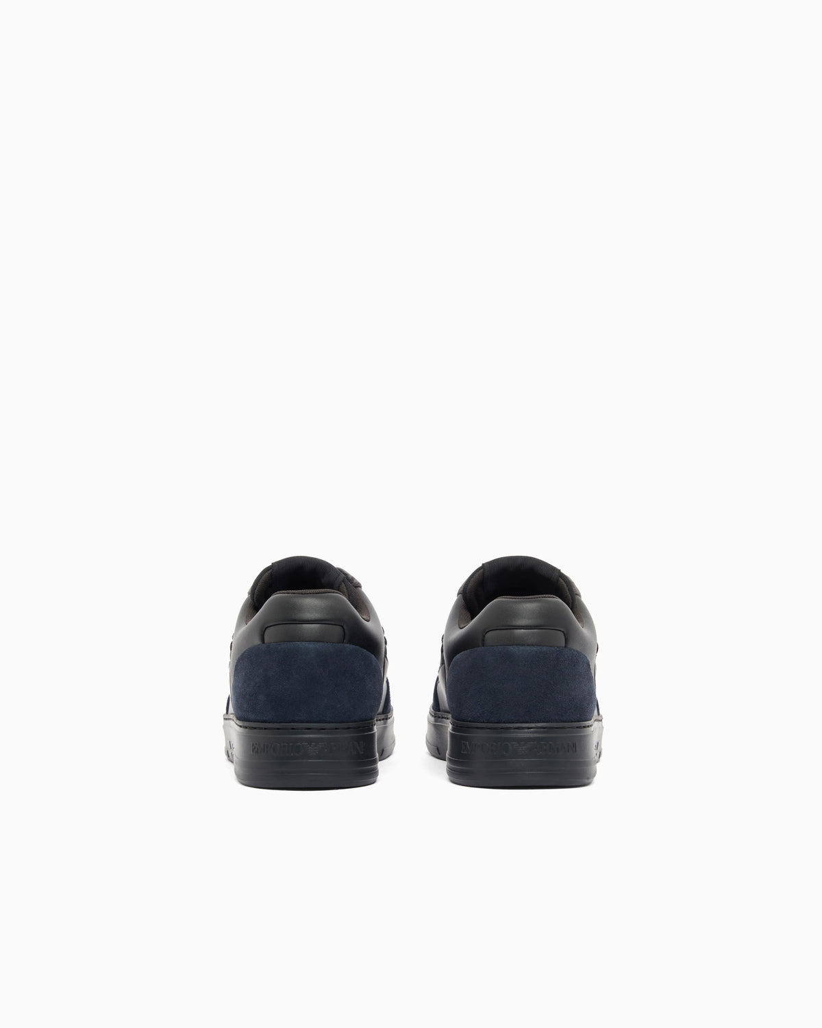 Sneakers low-top with suede and mesh upper and rubber sole
