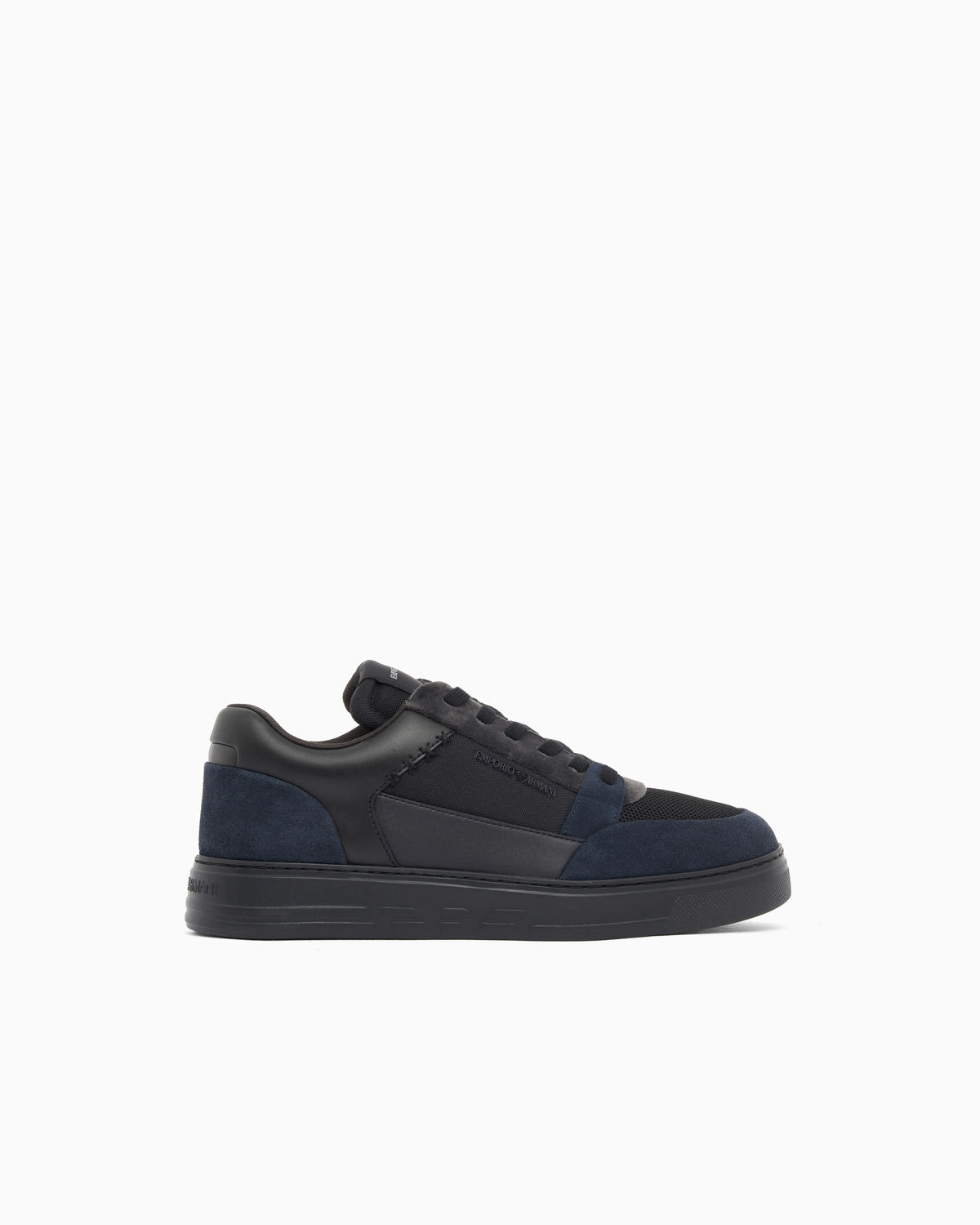 Sneakers low-top with suede and mesh upper and rubber sole