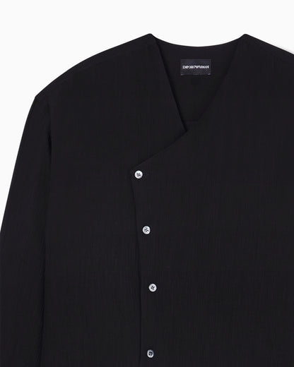 Shirt with off-centre closure in crêpe fabric