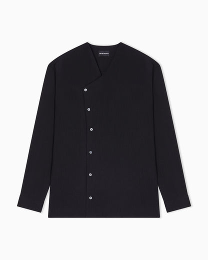 Shirt with off-centre closure in crêpe fabric