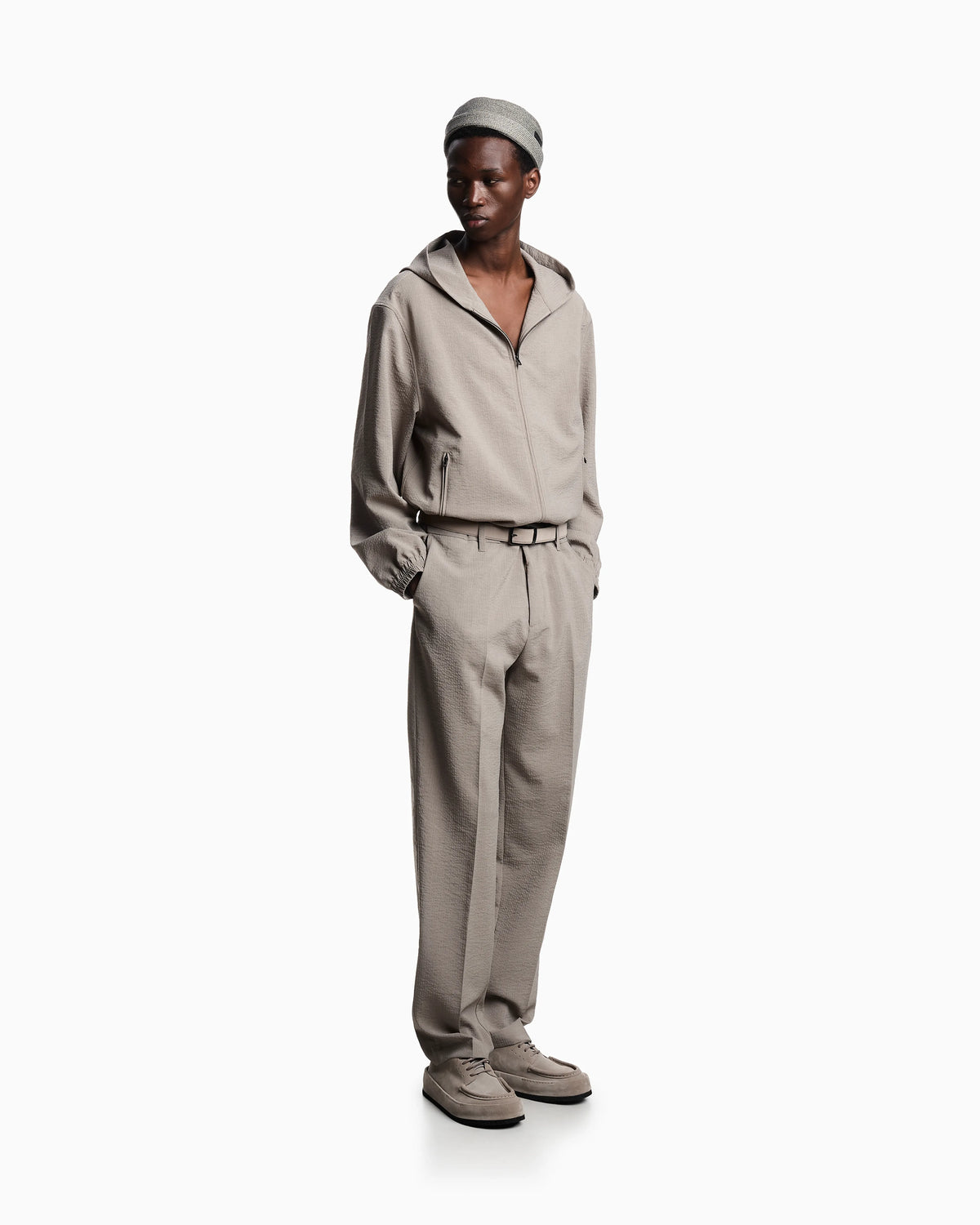 Pleated technical seersucker fabric trousers