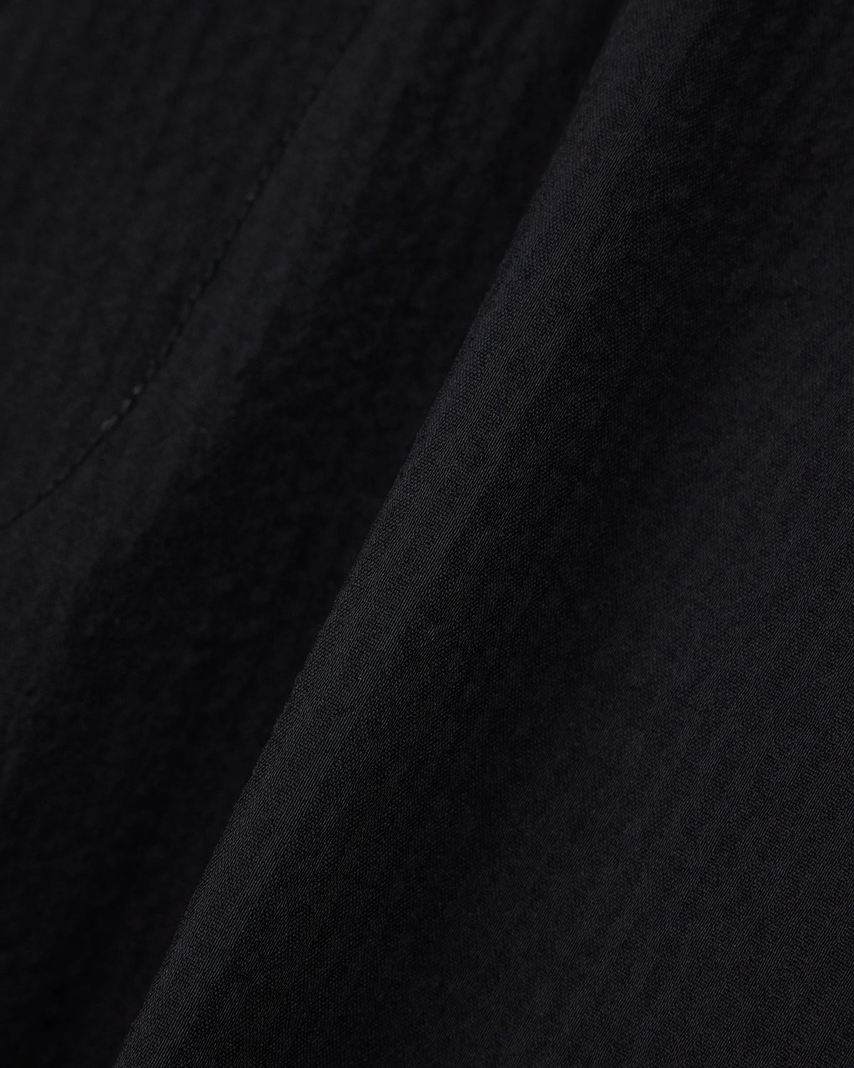 Pleated technical seersucker fabric trousers