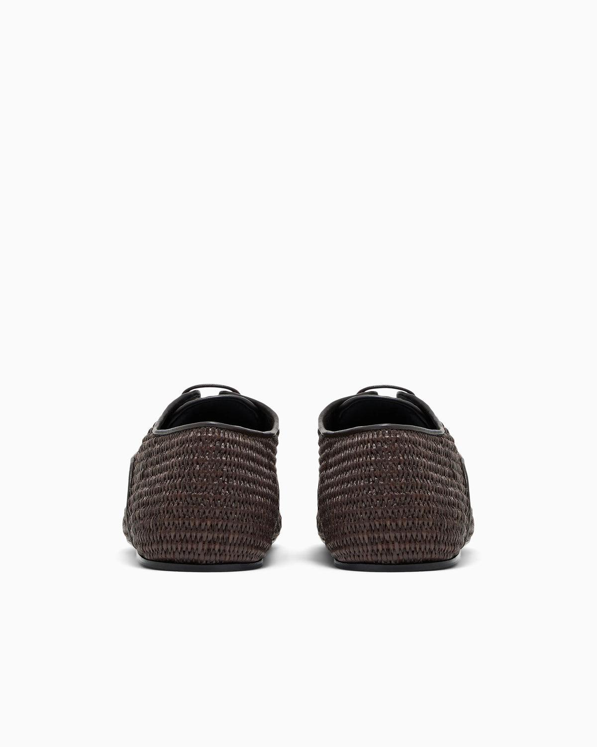 Lace-ups in woven raffia