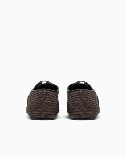 Lace-ups in woven raffia