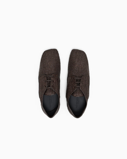Lace-ups in woven raffia