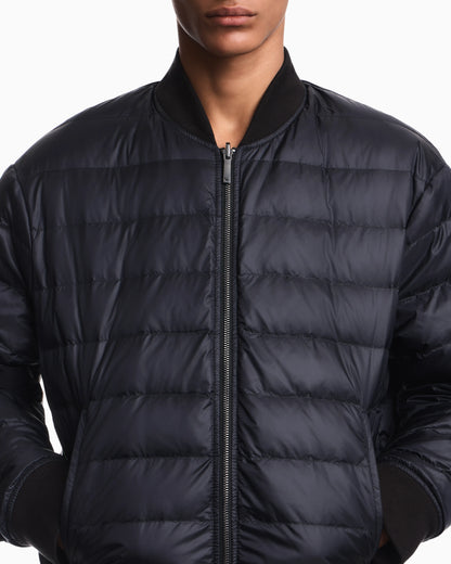 Down jacket in seersucker with regular fit and rib details