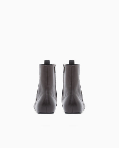 Smooth nappa leather ankle boots with a side zipper