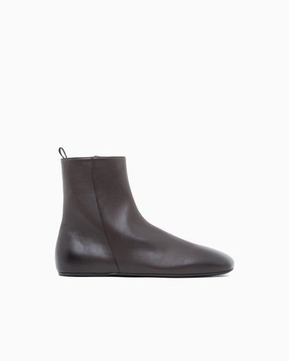 Smooth nappa leather ankle boots with a side zipper