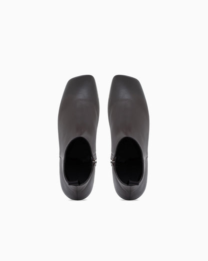 Smooth nappa leather ankle boots with a side zipper