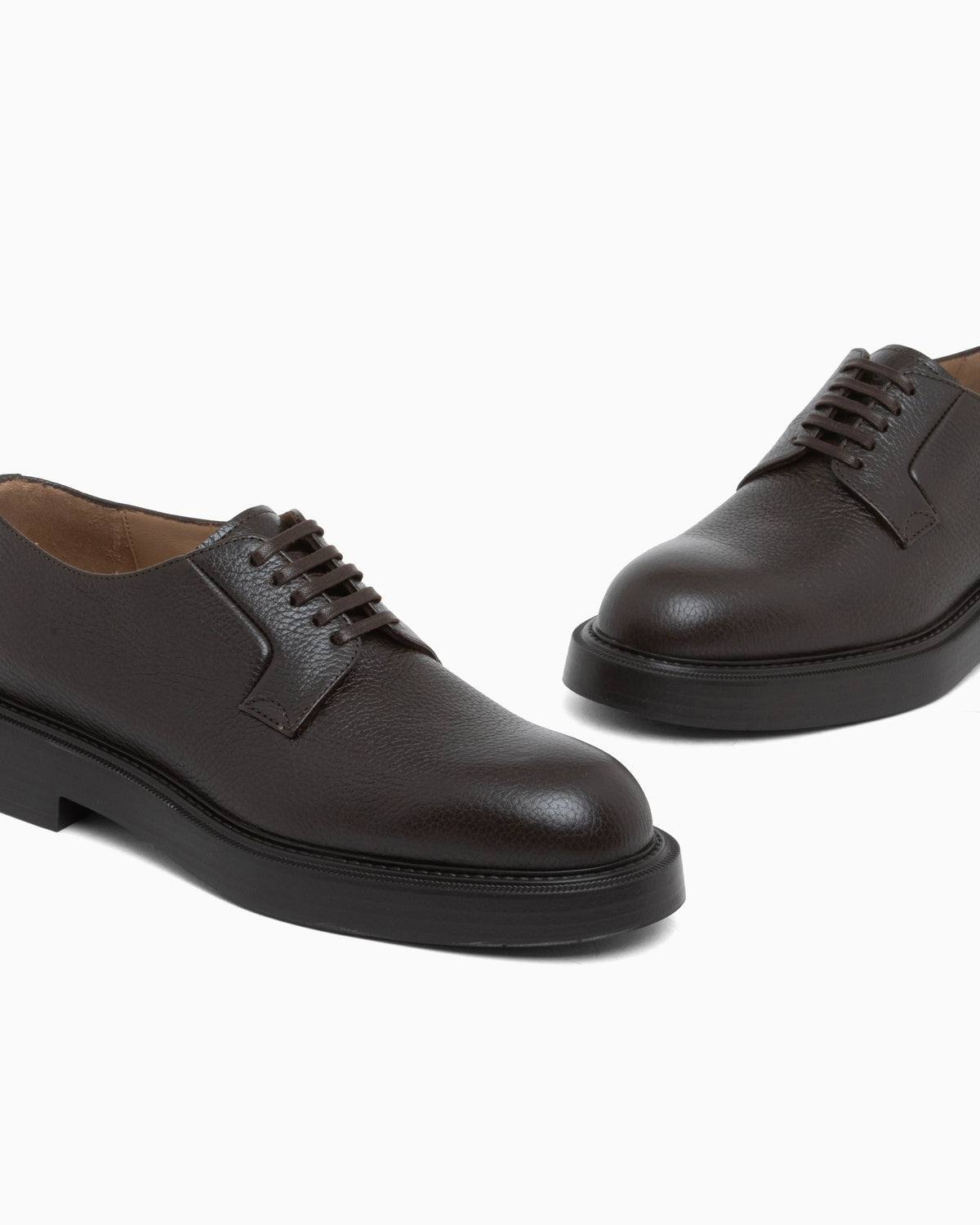 Lace-up shoes in grained leather with a rubber sole