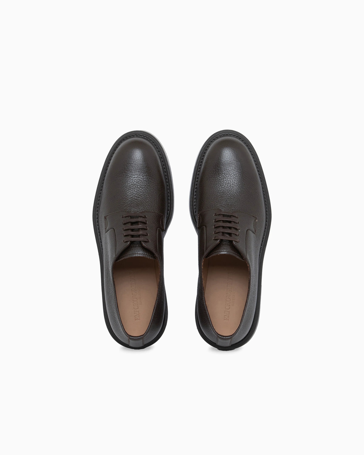 Lace-up shoes in grained leather with a rubber sole