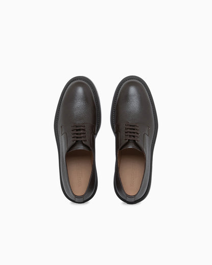 Lace-up shoes in grained leather with a rubber sole