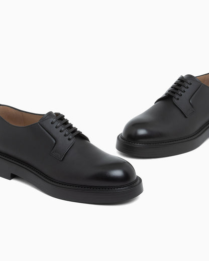 Lace-up derby shoes with smooth leather and rounded toe