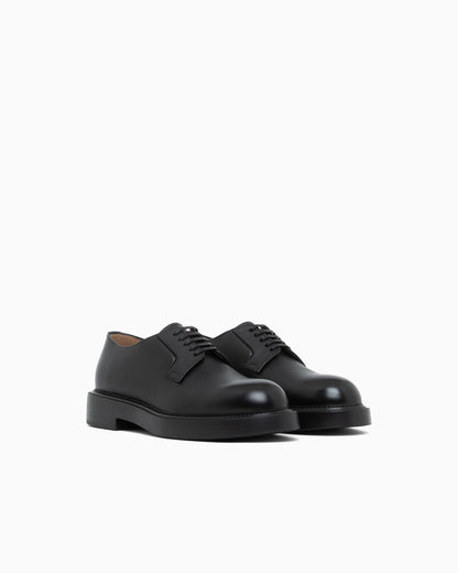 Lace-up derby shoes with smooth leather and rounded toe